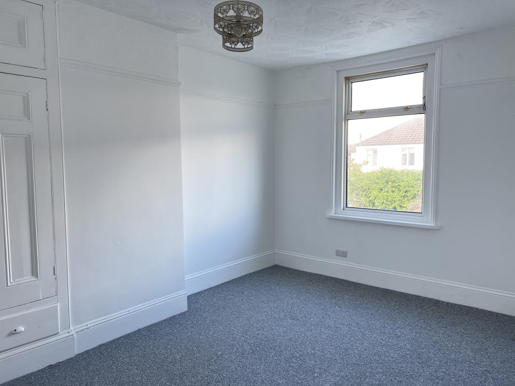 Lot: 138 - FREEHOLD BUILDING ARRANGED AS TWO FLATS FOR INVESTMENT - Bedroom of First Floor Flat